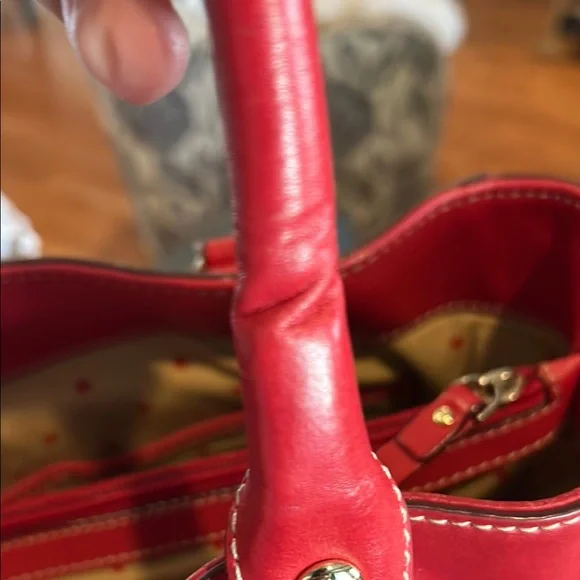 Kate Spade Red Leather Shoulder Bag with Textured Finish and Gold Accents - Picture 11 of 13